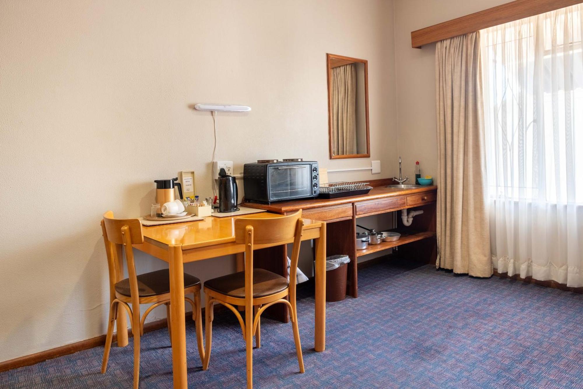 Karoo Country Inn Middelburg  المظهر الخارجي الصورة