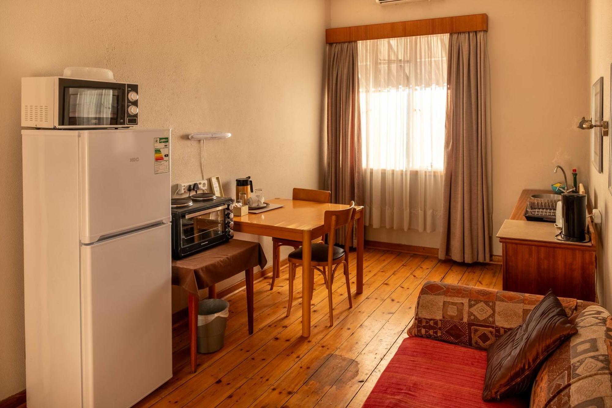 Karoo Country Inn Middelburg  المظهر الخارجي الصورة